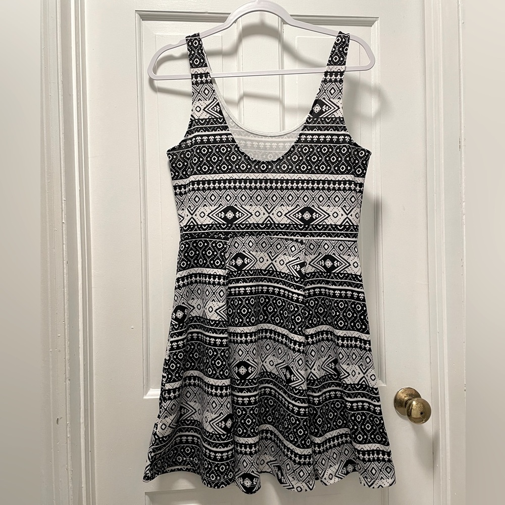 H&M Size 12 Black and White Pattern Dress - Picture 4 of 5